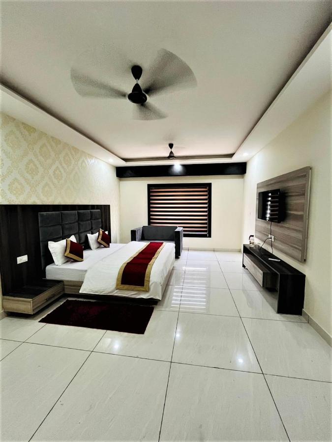 Hotel Blue Pine หริทวาร ภายนอก รูปภาพ