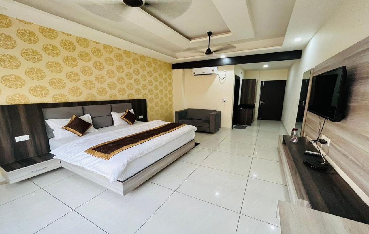 Hotel Blue Pine หริทวาร ภายนอก รูปภาพ