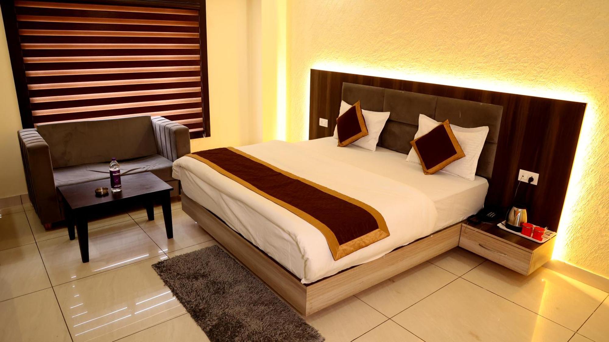 Hotel Blue Pine หริทวาร ภายนอก รูปภาพ