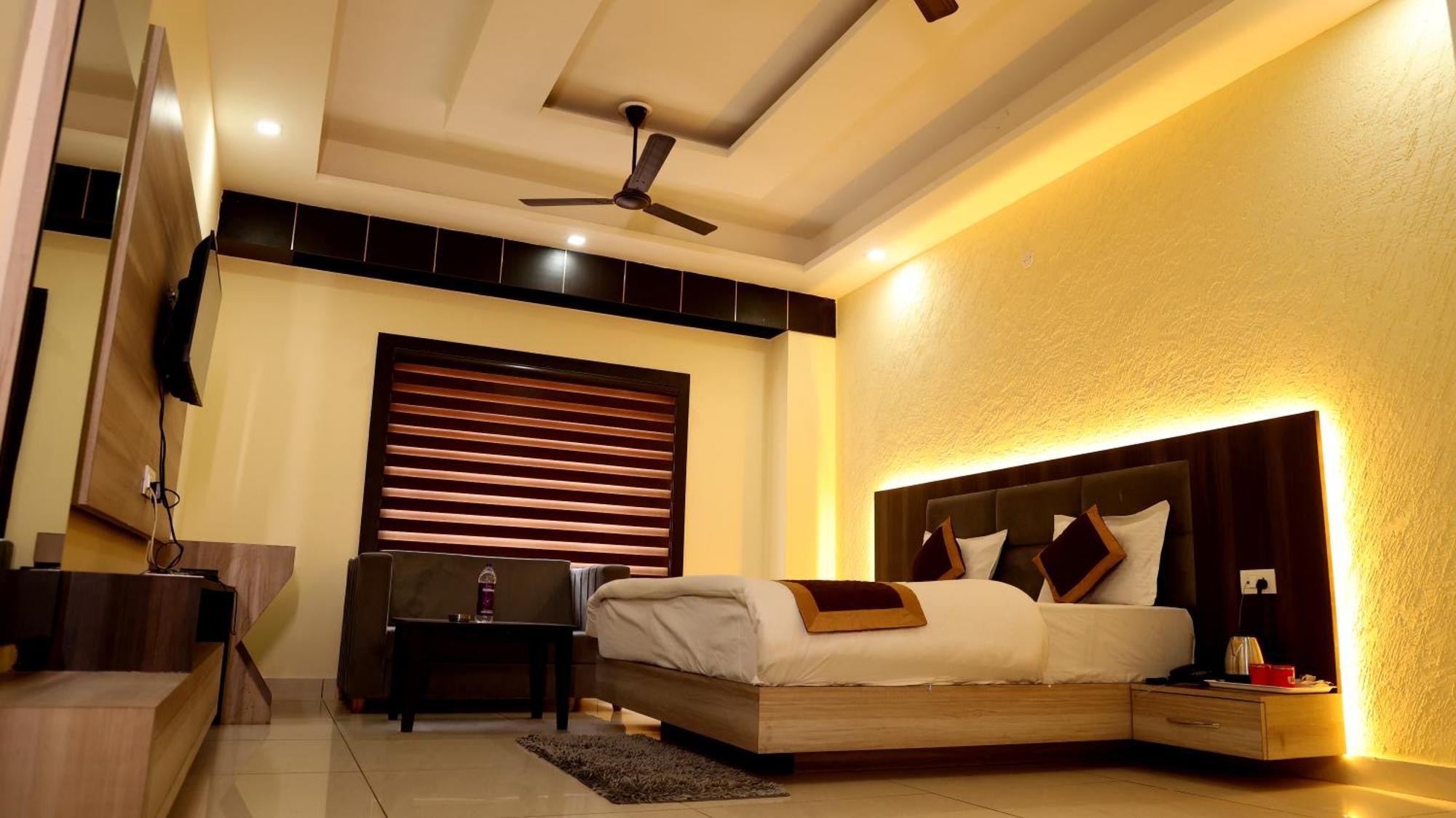 Hotel Blue Pine หริทวาร ภายนอก รูปภาพ