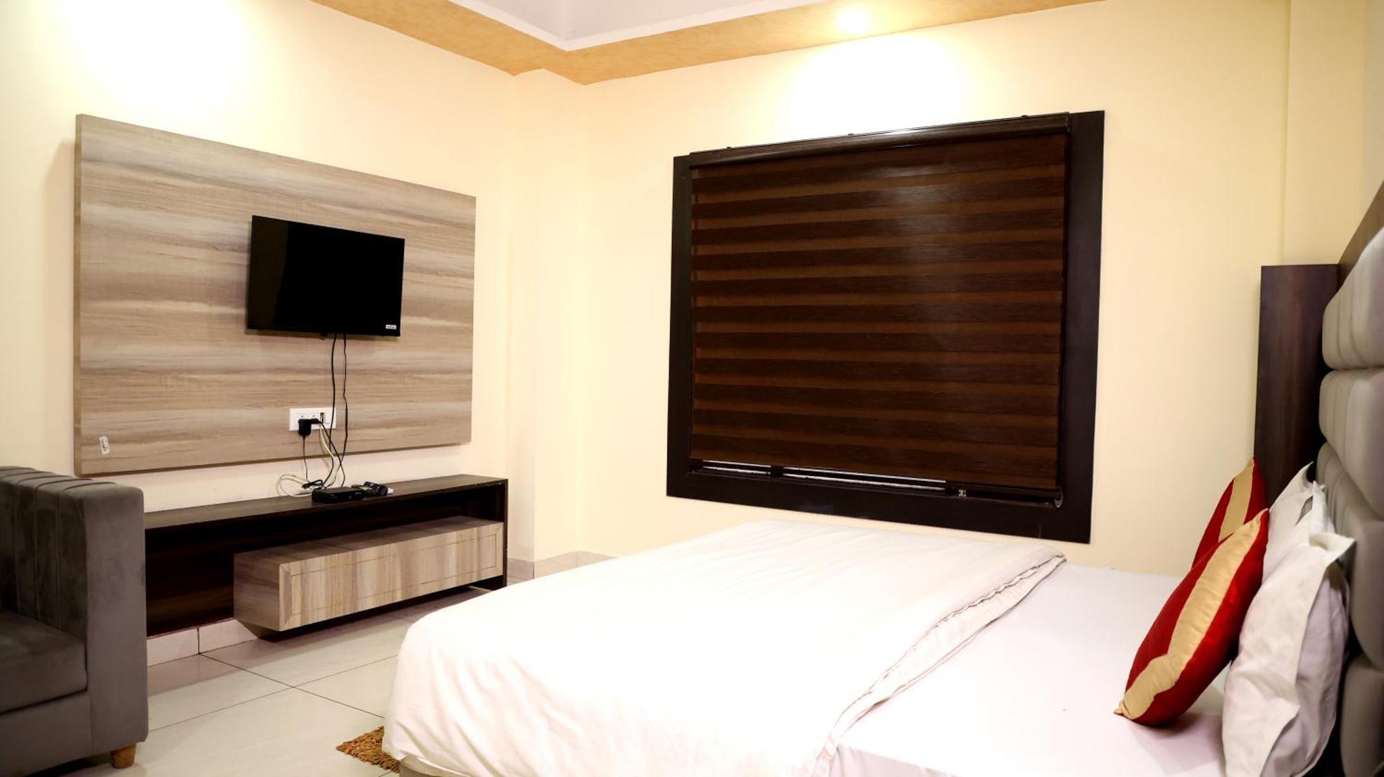 Hotel Blue Pine หริทวาร ภายนอก รูปภาพ