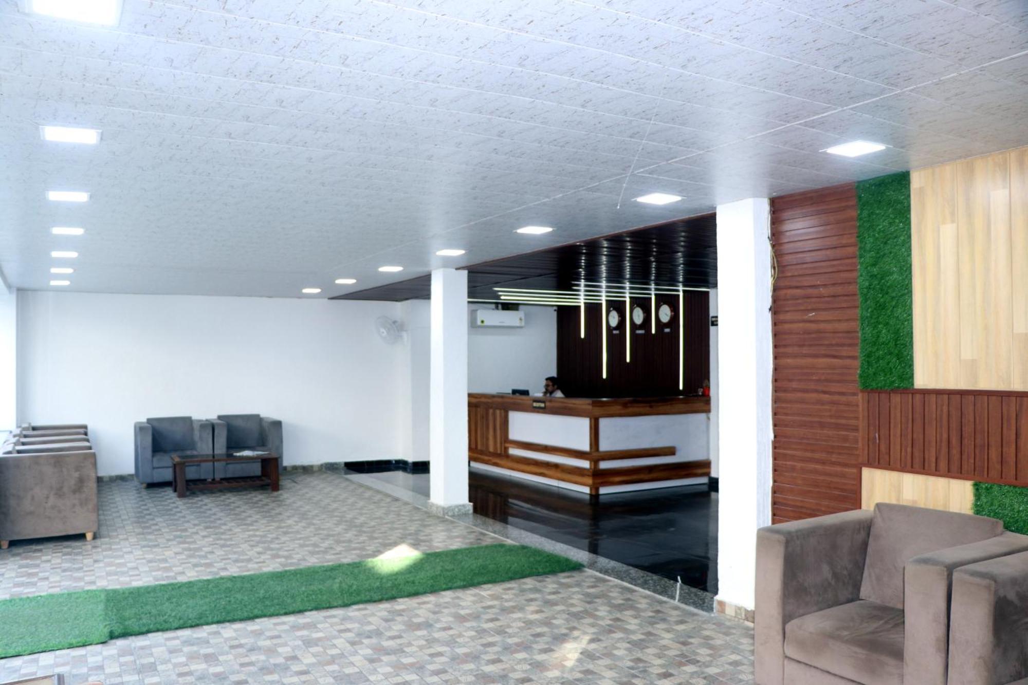 Hotel Blue Pine หริทวาร ภายนอก รูปภาพ